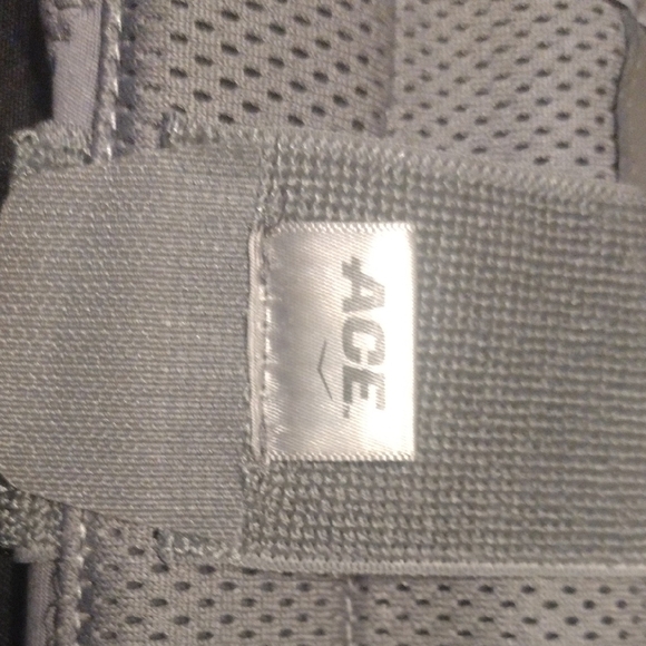 Gray Wrist Support - Picture 2 of 4